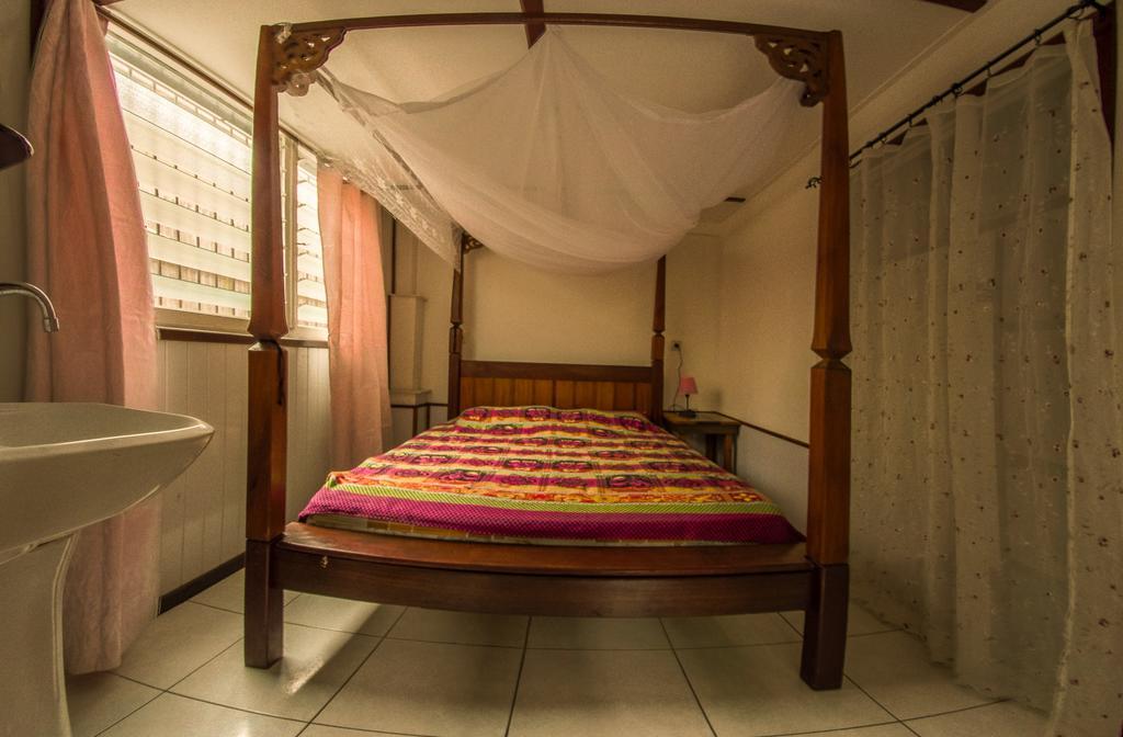 Guesthouse Un Pied-A-Terre Paramaribo Exterior foto